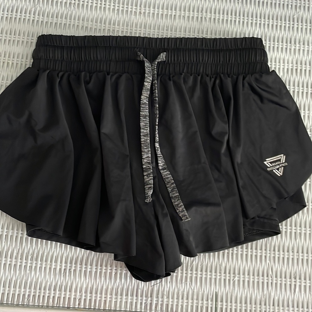 FLOWY SHORTS